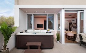 Glow Luxury Apartment With Terrace And Jacuzzi